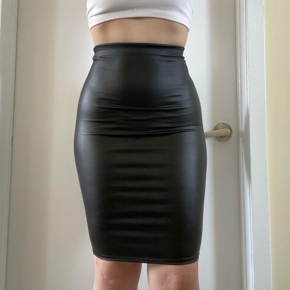 BLACK SKIRT